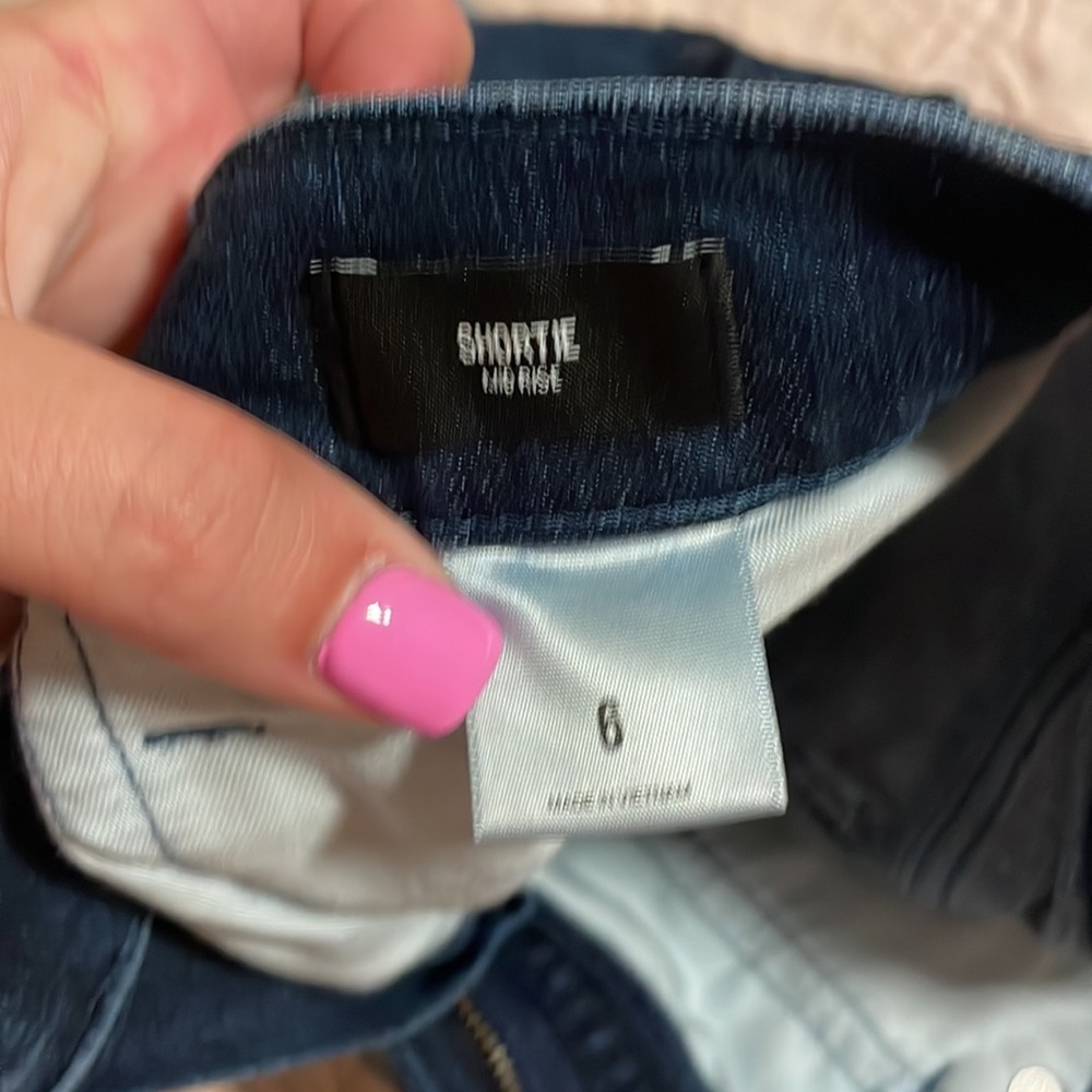 Express Shorts - Mid Rise - Picture 4 of 4